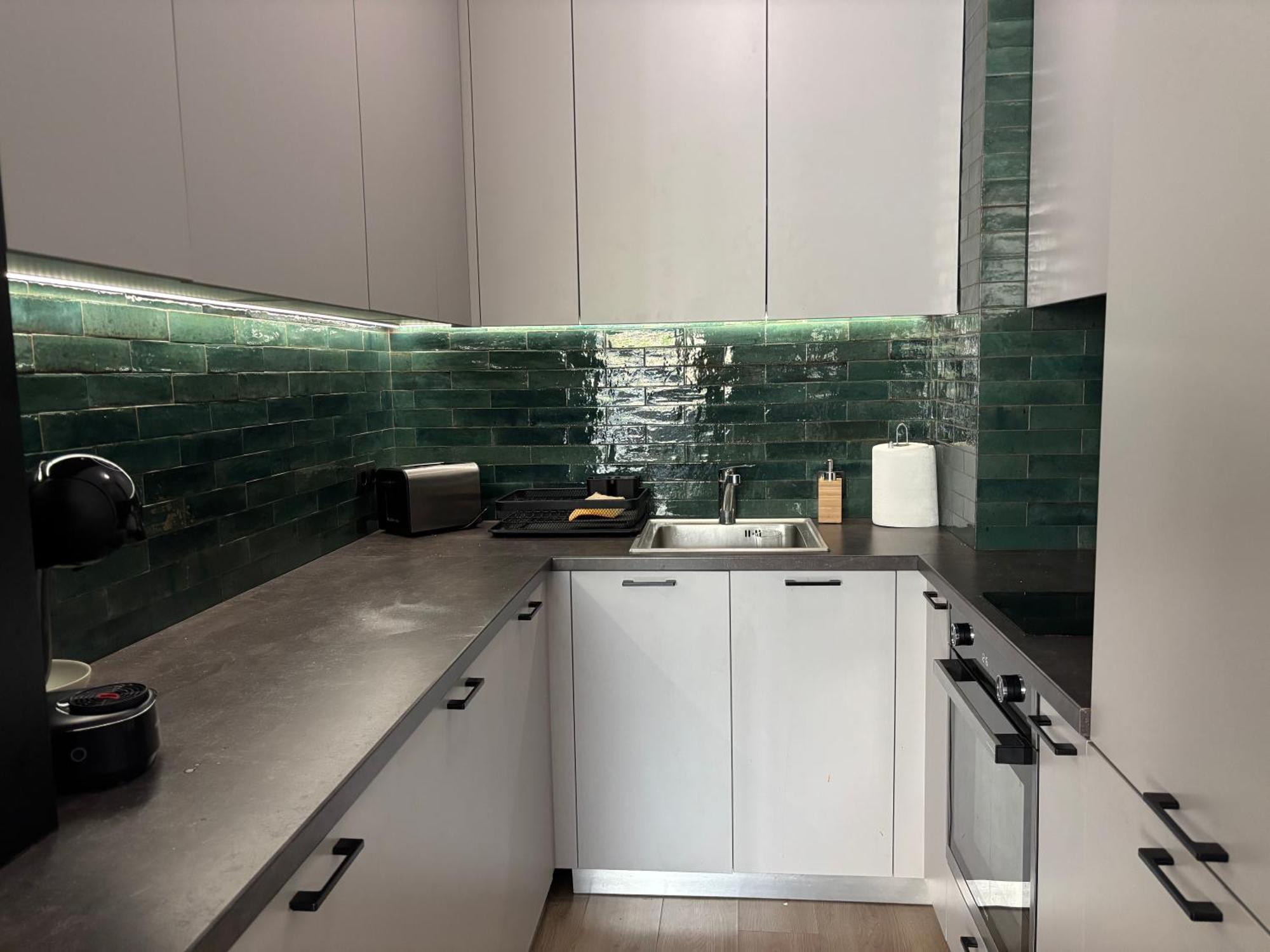 Tokiyo: A Lovely City Center 2 Bedrooms Apartment With Private Parking صوفيا المظهر الخارجي الصورة